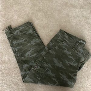 Eddie Bauer Camo Print Capri Pants